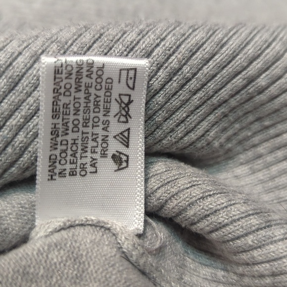 V-neck sweater - Picture 5 of 5